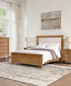 4-Piece Transitional Solid Wood Bedroom Set with 5-Drawer Dresser
