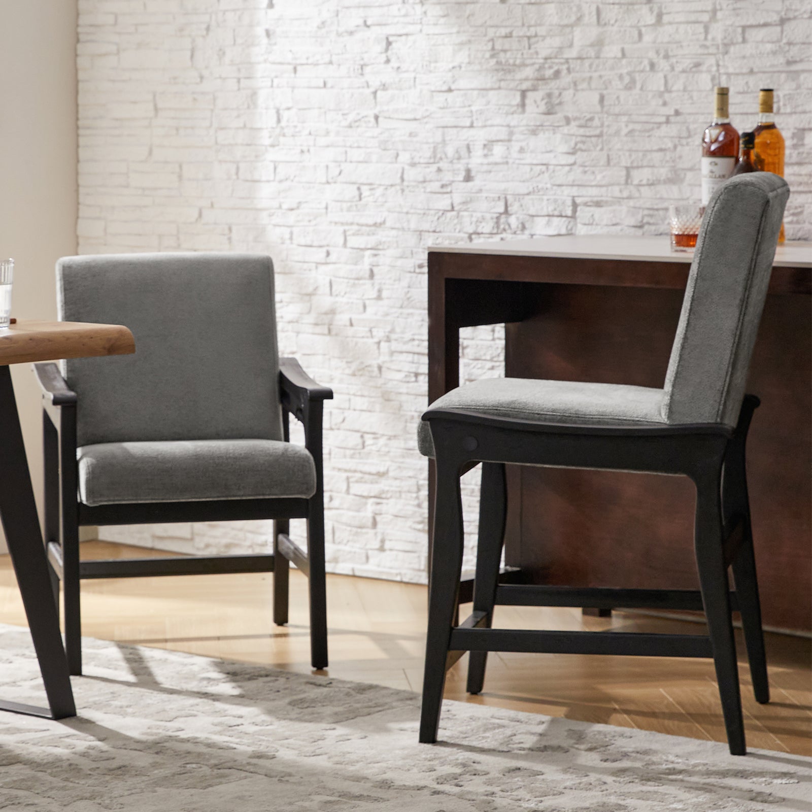 Leo Modern Convertible Chair– Transforms Seamlessly Between Counter Stool and Dining Chair